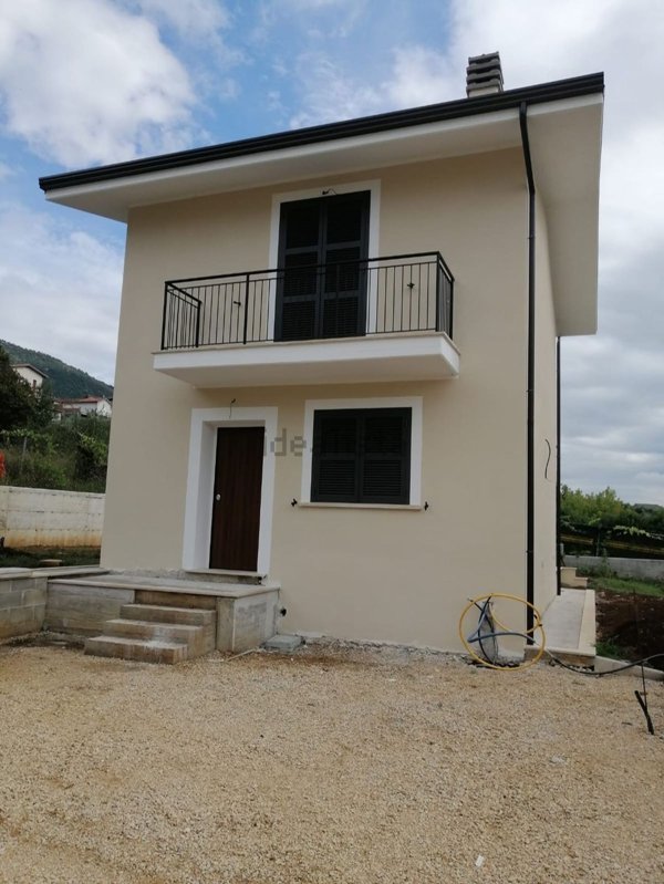 casa semindipendente in vendita a Piglio