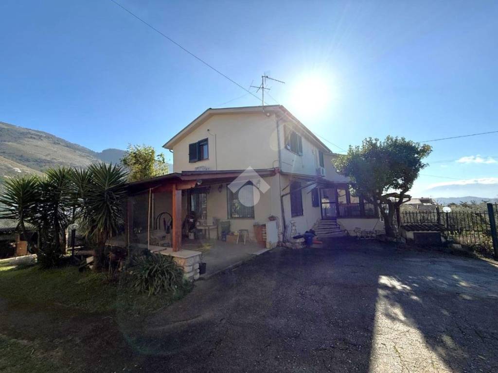 casa indipendente in vendita a Piglio