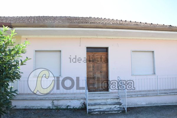 casa indipendente in vendita a Pignataro Interamna