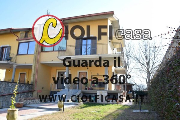 casa indipendente in vendita a Pignataro Interamna