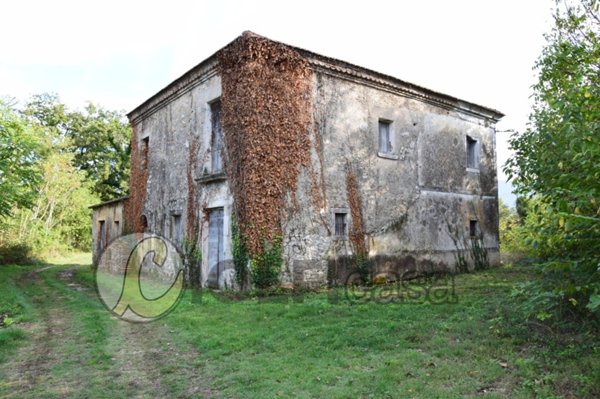 casa indipendente in vendita a Pignataro Interamna