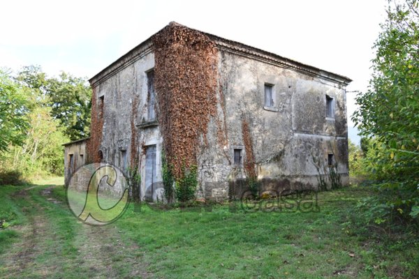 casa indipendente in vendita a Pignataro Interamna