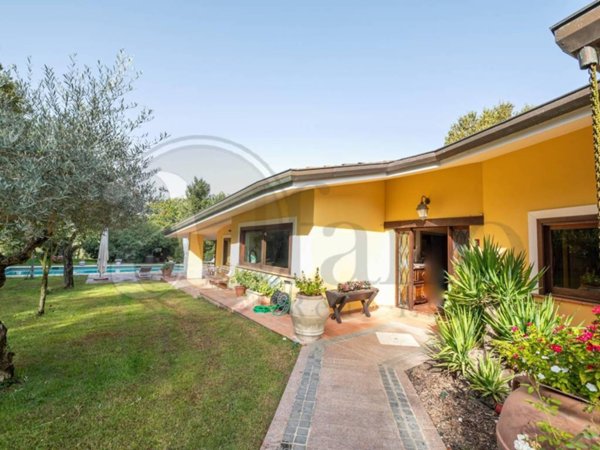 casa indipendente in vendita a Pignataro Interamna