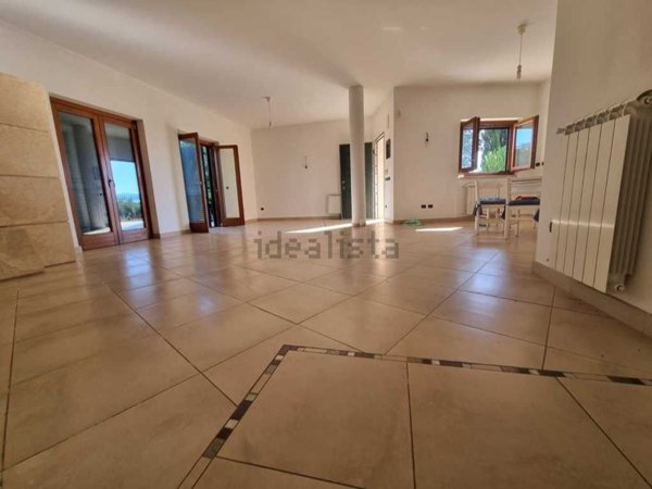 casa indipendente in vendita a Pignataro Interamna