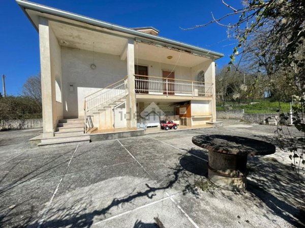 casa indipendente in vendita a Pignataro Interamna