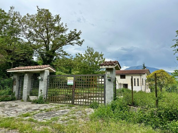 casa indipendente in vendita a Pignataro Interamna