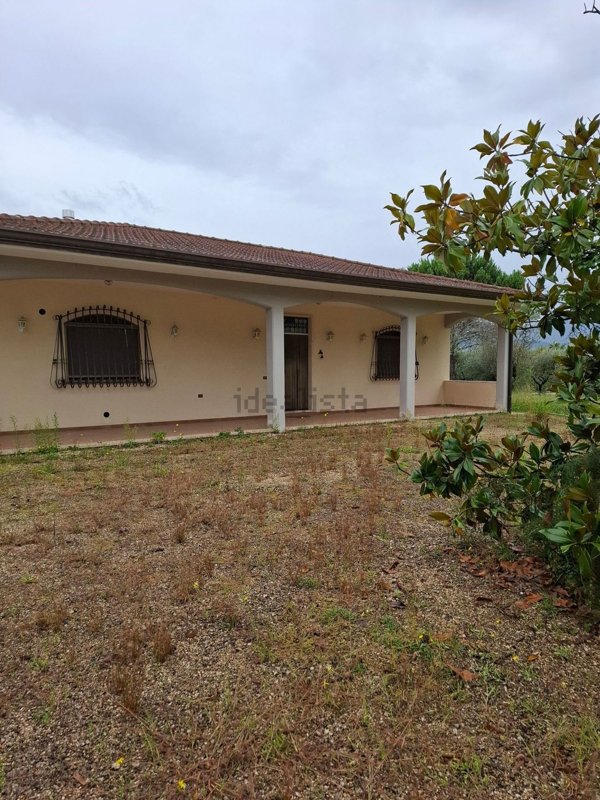 casa indipendente in vendita a Pignataro Interamna