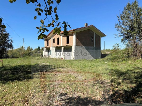 casa indipendente in vendita a Pignataro Interamna