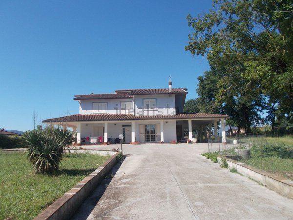 casa indipendente in vendita a Pignataro Interamna