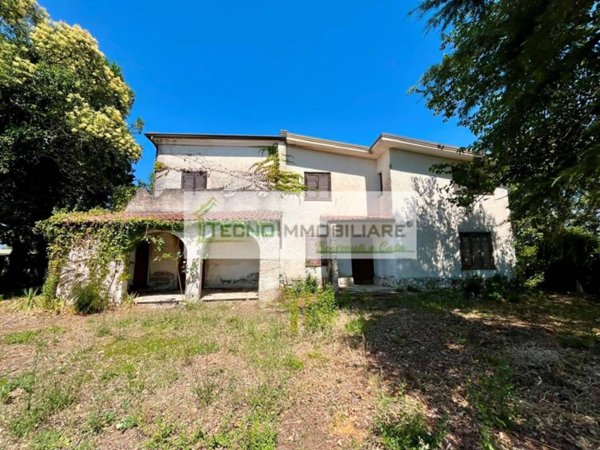 casa indipendente in vendita a Pignataro Interamna