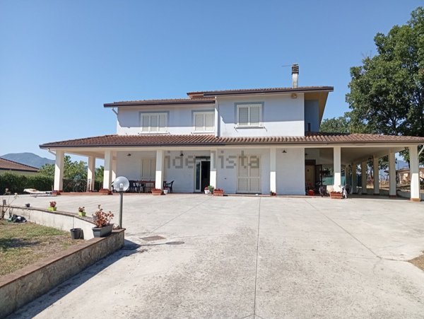 casa indipendente in vendita a Pignataro Interamna