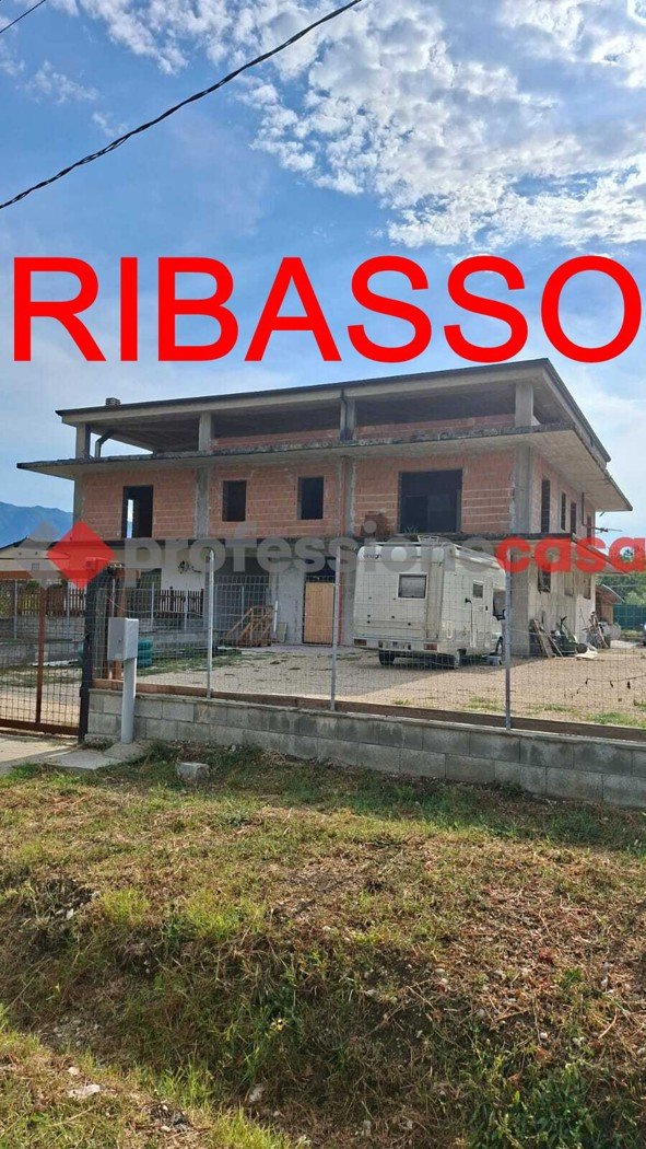 casa indipendente in vendita a Pignataro Interamna