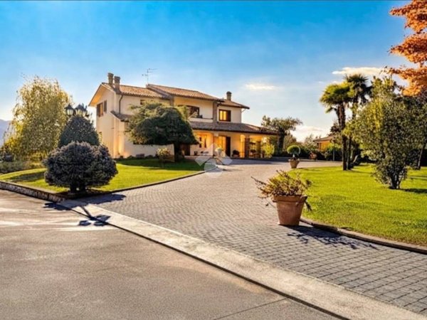 casa indipendente in vendita a Pignataro Interamna