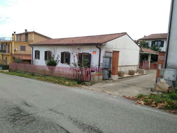 casa indipendente in vendita a Pofi