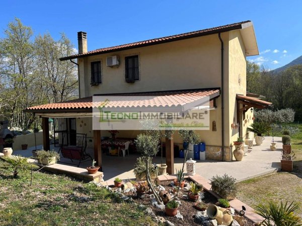 casa indipendente in vendita a Pontecorvo in zona Sant'Oliva