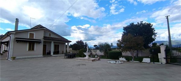 casa indipendente in vendita a Pontecorvo