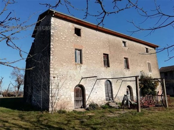 casa indipendente in vendita a Pontecorvo