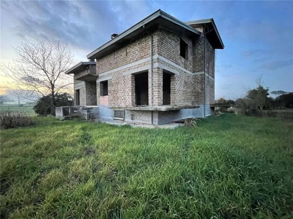 casa indipendente in vendita a Pontecorvo