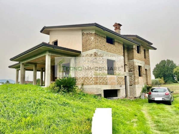 casa indipendente in vendita a Pontecorvo