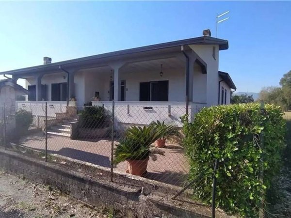casa indipendente in vendita a Pontecorvo