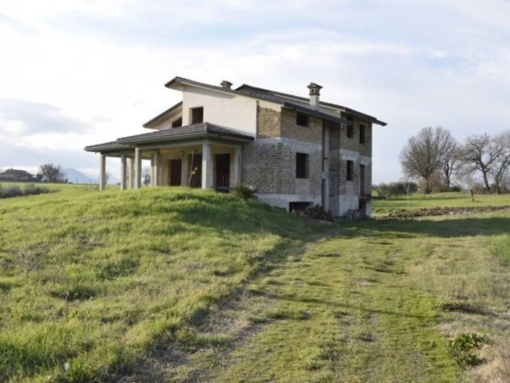 casa indipendente in vendita a Pontecorvo