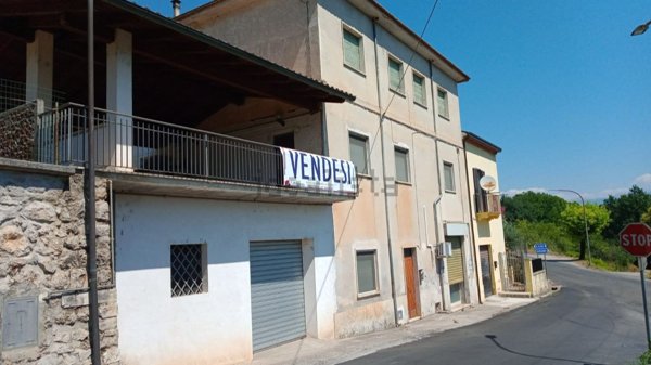 casa indipendente in vendita a Pontecorvo in zona Sant'Oliva