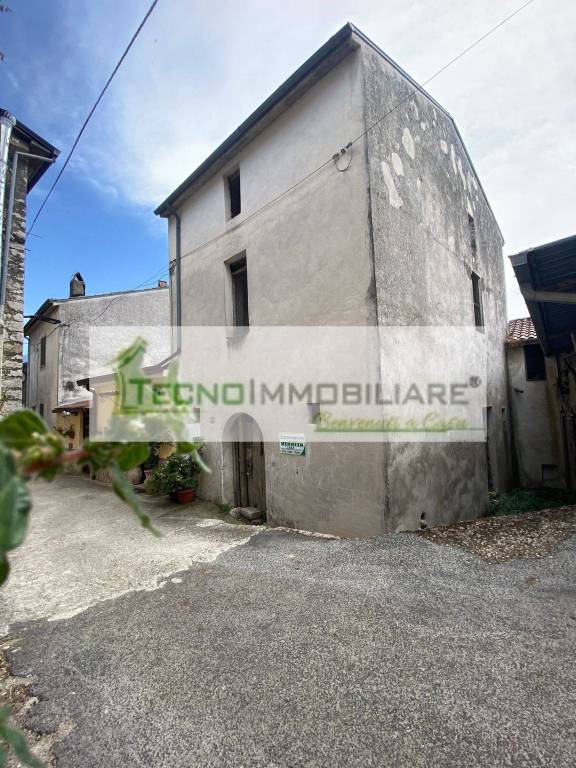 casa indipendente in vendita a Pontecorvo in zona Sant'Oliva