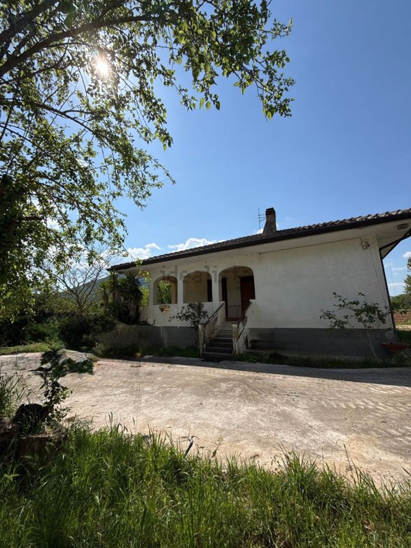 casa indipendente in vendita a Pontecorvo
