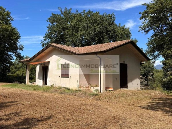 casa indipendente in vendita a Pontecorvo in zona Sant'Oliva