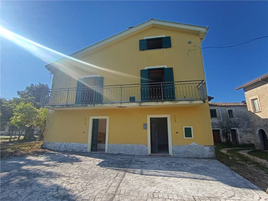 casa indipendente in vendita a Pontecorvo in zona Sant'Oliva