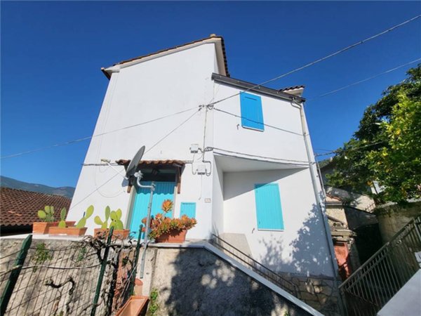 casa indipendente in vendita a Pontecorvo in zona Sant'Oliva