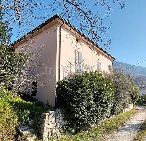 casa indipendente in vendita a Posta Fibreno in zona Pizzone