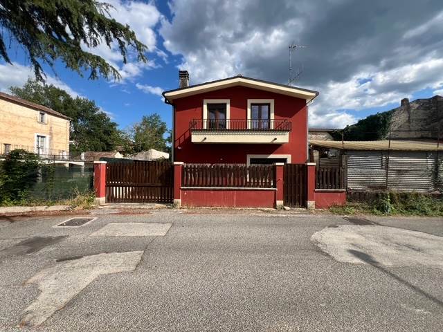 casa indipendente in vendita a Posta Fibreno