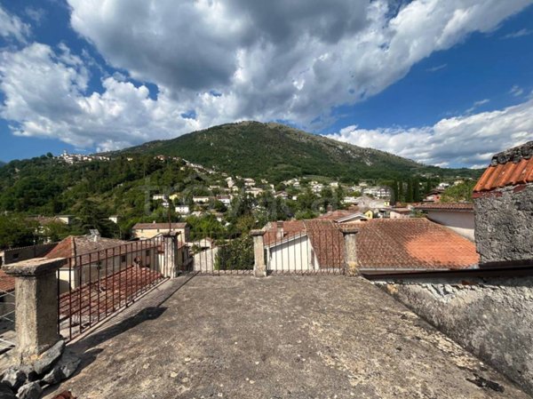 casa indipendente in vendita a Posta Fibreno in zona Casalvittoria
