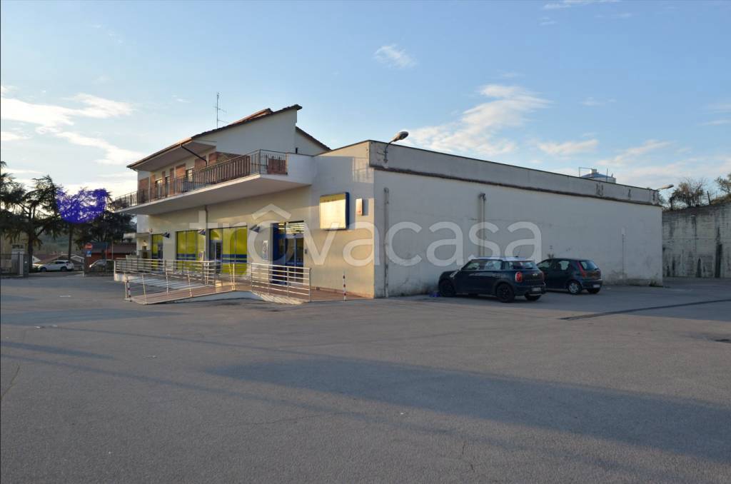 locale commerciale in vendita a Ripi