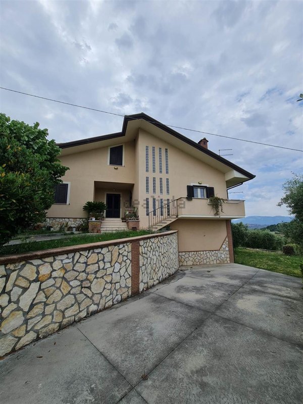 casa indipendente in vendita a Ripi