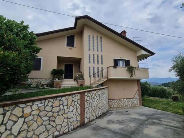 casa indipendente in vendita a Ripi