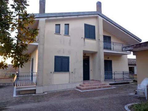 casa indipendente in vendita a Ripi