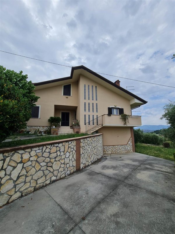 casa indipendente in vendita a Ripi