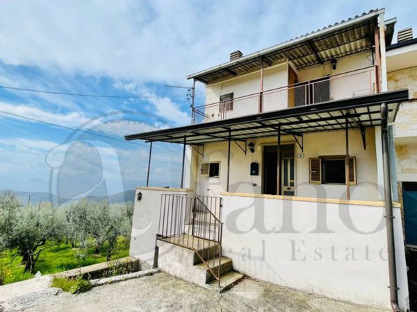 casa indipendente in vendita a Rocca d'Arce