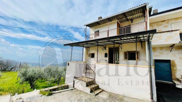 casa indipendente in vendita a Rocca d'Arce