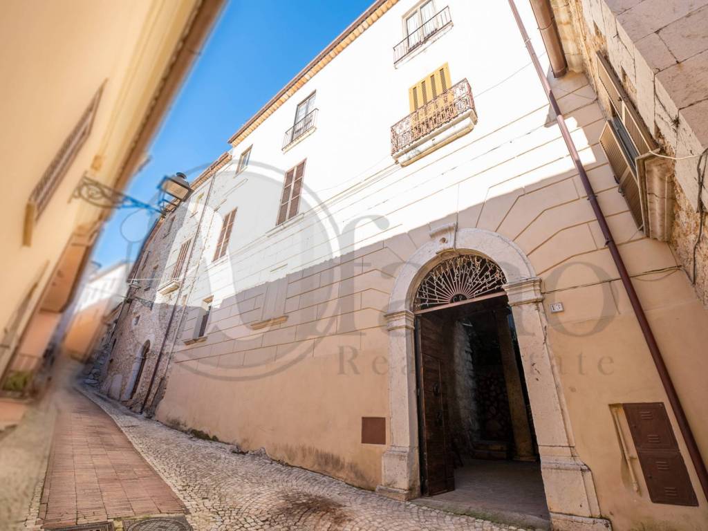 intera palazzina in vendita a Rocca d'Arce