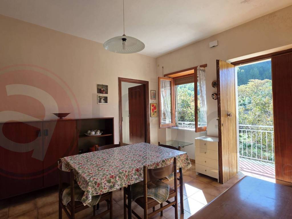 casa indipendente in vendita a Rocca d'Arce in zona Fraioli