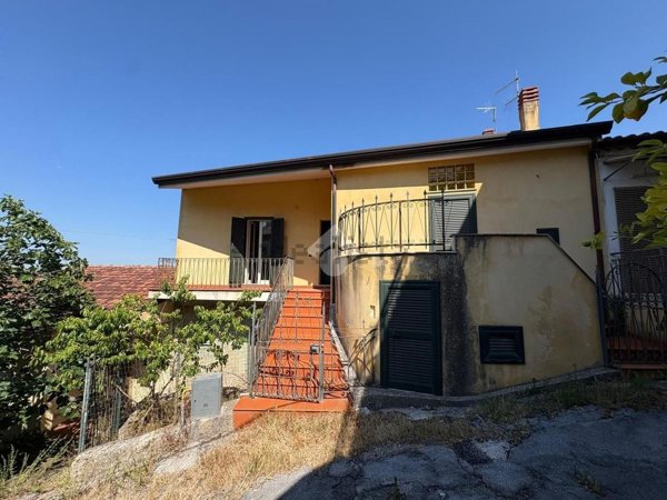casa semindipendente in vendita a Rocca d'Arce