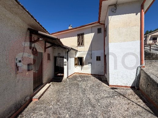 casa indipendente in vendita a Rocca d'Arce in zona Fraioli