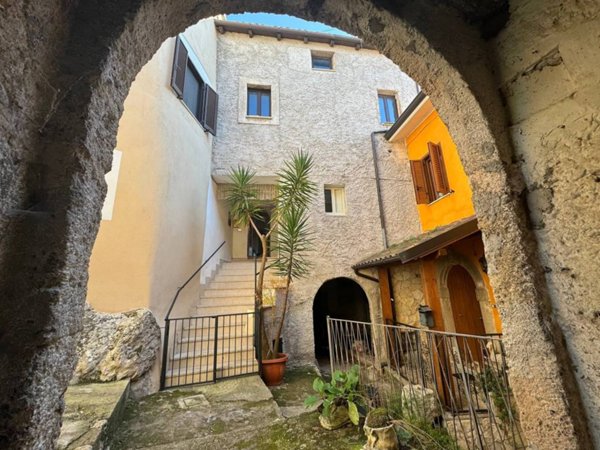 casa indipendente in vendita a Roccasecca in zona Castello
