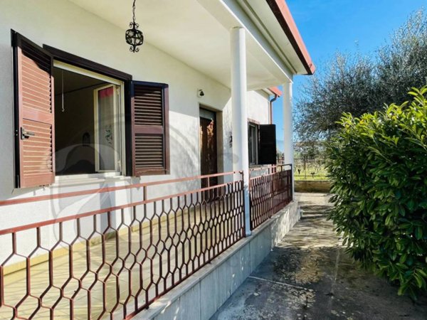 casa indipendente in vendita a Roccasecca in zona Stazione