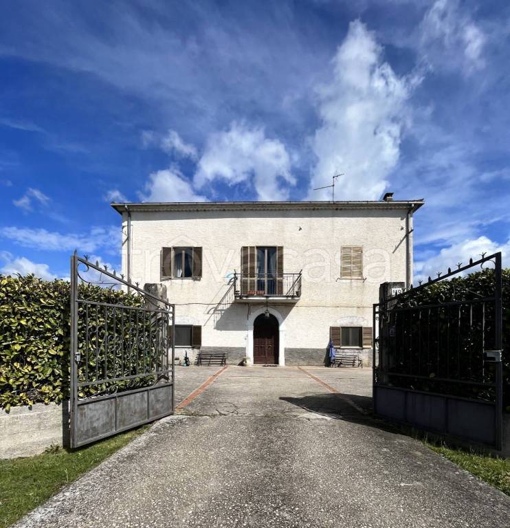 casa indipendente in vendita a Roccasecca in zona Stazione
