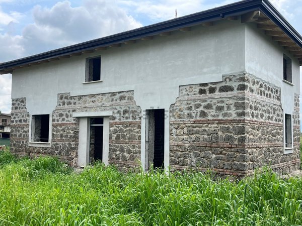 casa indipendente in vendita a Roccasecca in zona Stazione