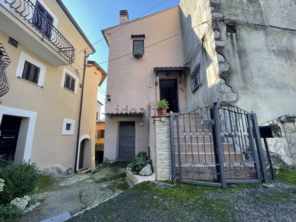 appartamento in vendita a Roccasecca in zona Castello